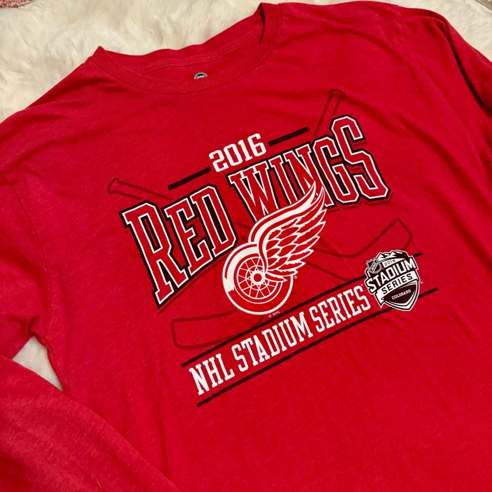 Long Sleeve NHL Red Wings Shirt